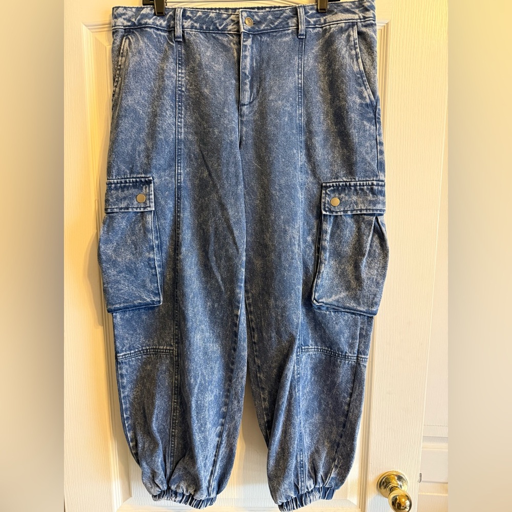 Future Collective with Kahlana Barfield Brown Mid-Rise Cargo Jeans